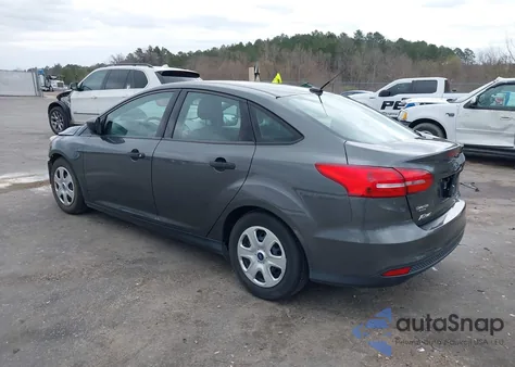 2016 Ford Focus S z USA, uszkodzony, nr VIN 1FADP3E22GL376254